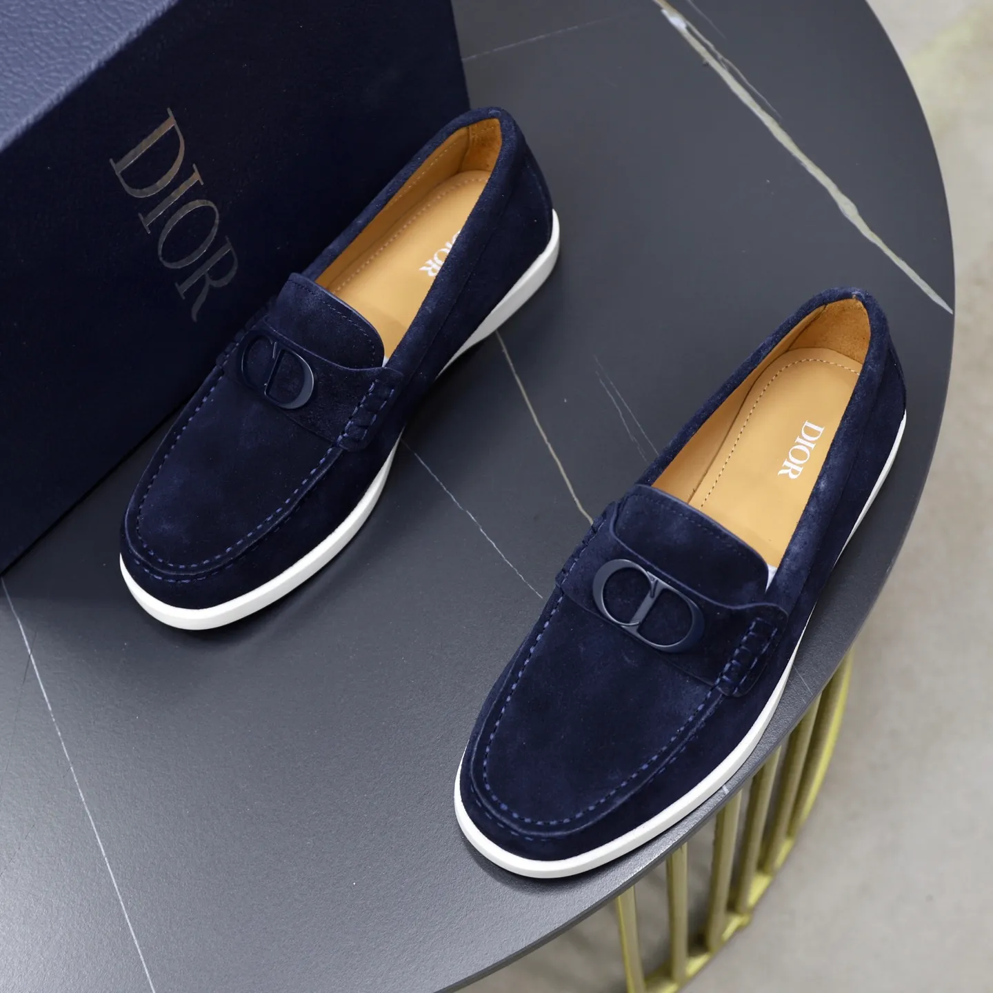 Ex-factory price: 560🙅‍♂️🙅‍♂️🙅‍♂️ Brand: Dior DIOR Standard code: Men's code 38/44 (45 can be customized) Grade: Same as the official website Material: Original cowhide stitching, cowhide lining, original TPU wear-resistant soft outsole Style categories: Leisure and sports version, footwear for driving, young fashion, European and American trends, British style Color: actual picture color